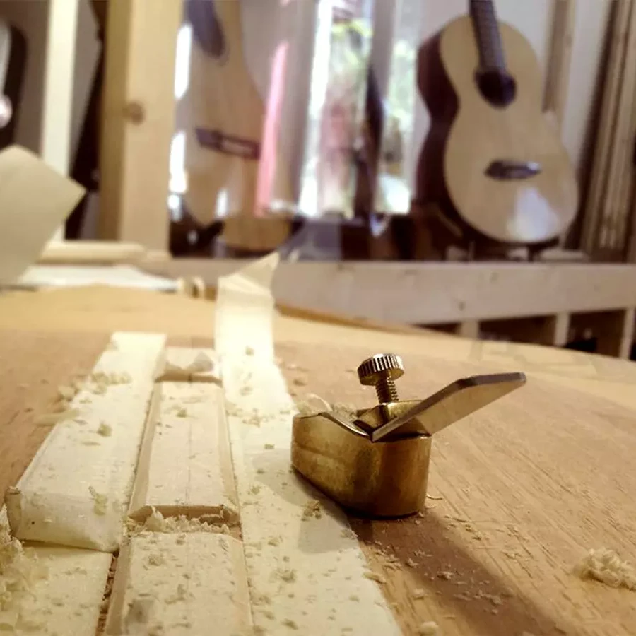 Val Lutherie - Atelier de lutherie guitares et basses - Valérie-Anne Lahaye